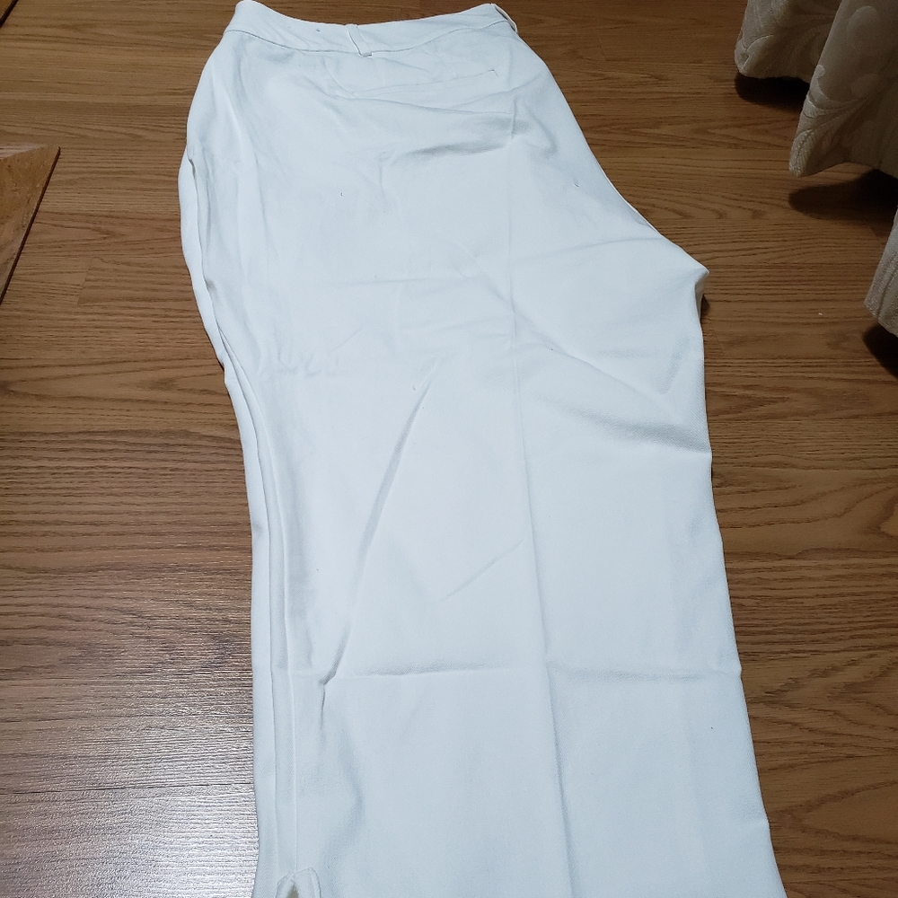 NWOT White capris by Lane Byrant